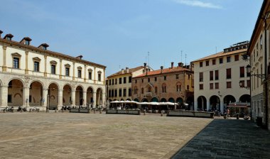 İtalya, Padua 'da eski, dar bir sokağa bakın..