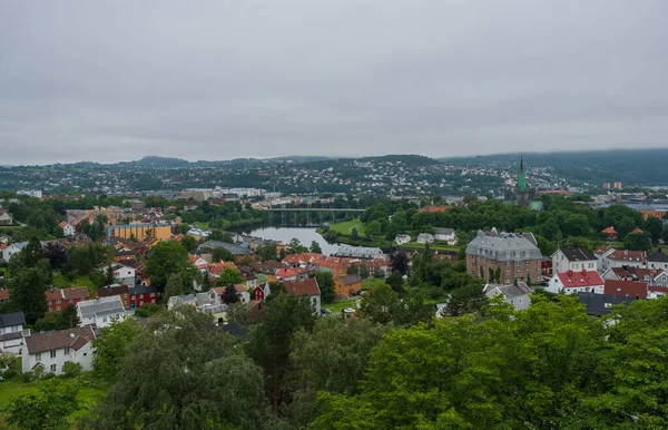 从Kristiansten Fortress看Trondheim 。 2019年7月 — 图库照片