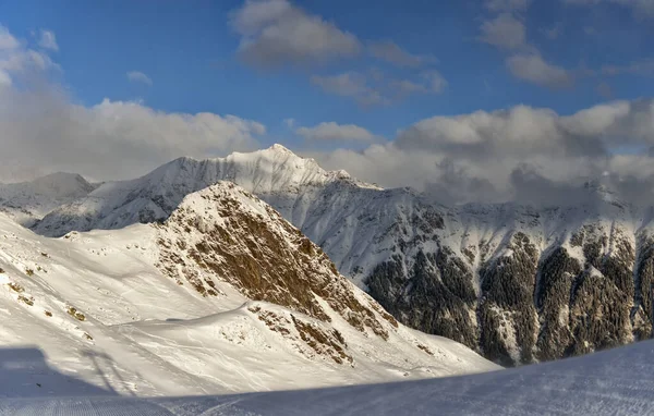 Racines-Jaufen, Trentin, Italie, hiver Alpes Dolomiten — Photo