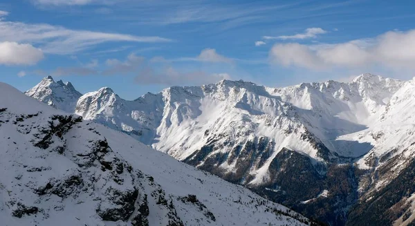 Bormio v italských Alpách. Lyžařské středisko na svazích Cima Bianca. — Stock fotografie