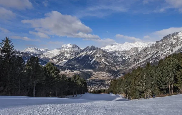 Bormio w Alpach Włoskich. Ośrodek narciarski na stokach Cima Bianca. — Zdjęcie stockowe