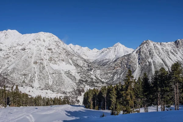 Valdidentro Valtellina Italia Invierno. Estación de esquí en Isolaccia, Alpes, pista de esquí . — Foto de Stock