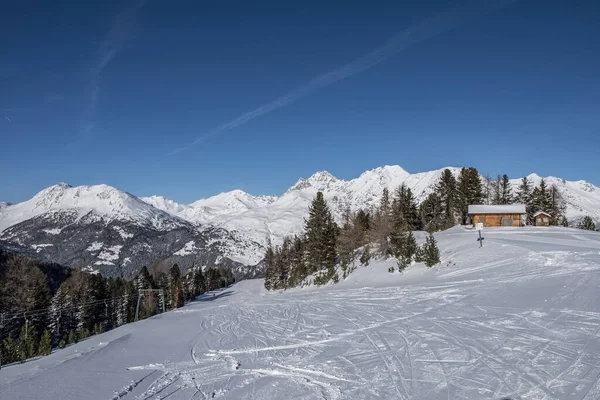 Valdidentro Valtellina Włochy Zima. Ośrodek narciarski w Isolaccia, Alpy, stok narciarski. — Zdjęcie stockowe