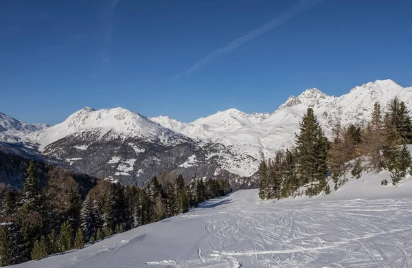 Valdidentro Valtellina Italie Hiver. Station de ski à Isolaccia, Alpes, Piste de ski . — Photo