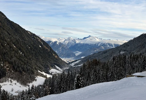Racines-Jaufen centro de esqui, Trentino, Itália, inverno Dolomiten Alps — Fotografia de Stock