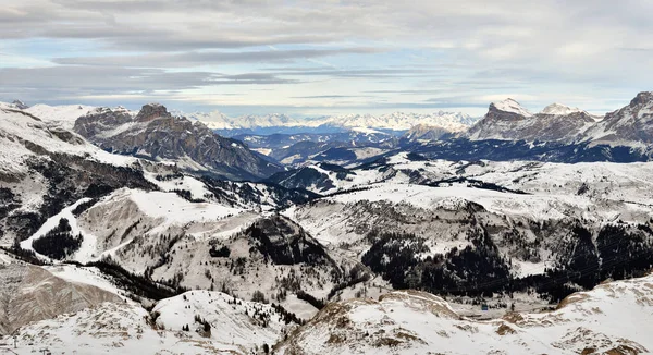 Esqui em Sella Ronda. Vista panorâmica. Winter Dolomiten Alps, Itália . — Fotografia de Stock