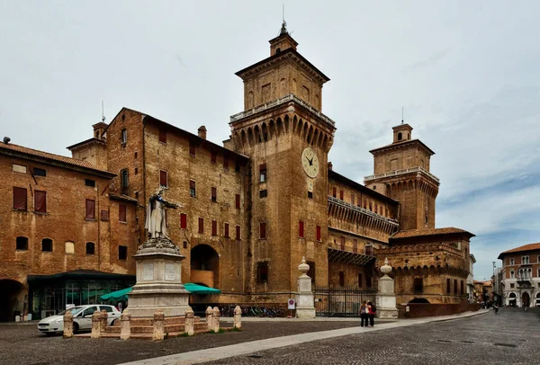 İtalya, Emilia-Romagna, Ferrara 'daki Estense Kalesi. Ferrara, Ferrara eyaletinin başkentidir. — Stok fotoğraf