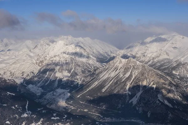 Bormio dans les Alpes italiennes. Station de ski sur les pistes de Cima Bianca . — Photo