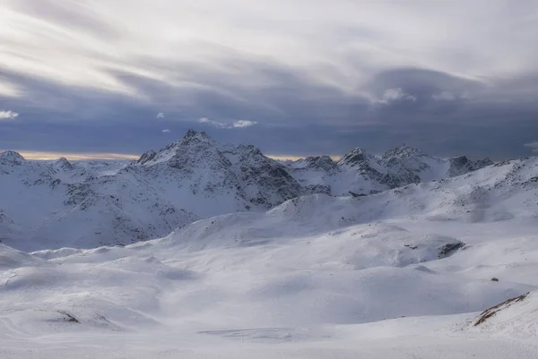 Montanhas de declive nos Alpes Italianos, Europa, Itália. Área de esqui Santa Caterina Valfurva — Fotografia de Stock