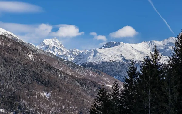 Valdientro Valtelinaイタリア冬。スキーリゾートCima Piazzi San Columbano, Alps,スキー場. — ストック写真