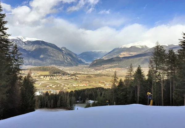 Paisaje invernal en Dolomitas en la estación de esquí Plan de Corones Kronplatz, Italia —  Fotos de Stock