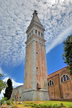 Rovinj, Hırvatistan - St. Euphemia Bazilikası, Rovinj, Hırvatistan. Çan kulesi olan eski bir kilise.