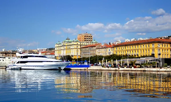 Ciudad del Delta de Rijeka y vista trsat, bahía de Kvarner, Croacia — Foto de Stock