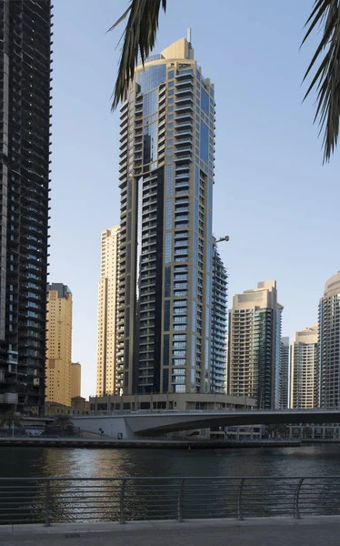 Vista de Dubai Marina por la noche, Emiratos Árabes Unidos — Foto de Stock