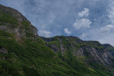 Gudvangen, Sogn og Fjordane, Norveç 'ten Kjelfossen Şelalesi. Temmuz 2019