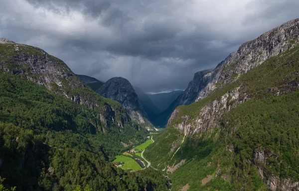 在挪威佛斯的史达赫姆，纳罗伊达伦山谷和皮克斯的美丽景色。 2019年7月 — 图库照片