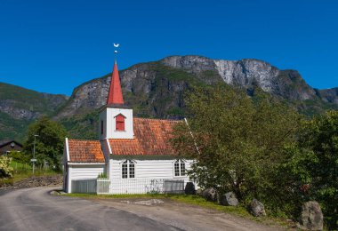 Norveç, Aurlandsfjord 'daki Undredal' daki Küçük Stave Kilisesi