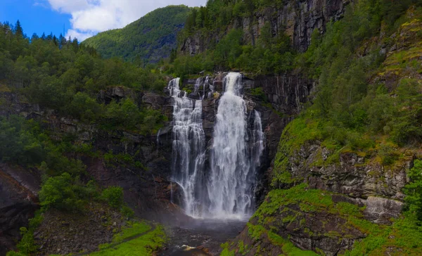 Frontal view of the Skjervsfossen in summer, seen from the base. Norway. — Stock Photo, Image