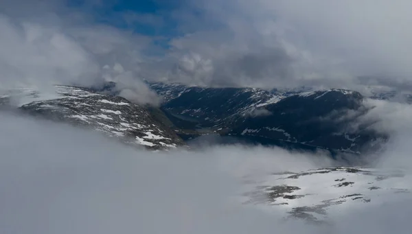 Vue aérienne du drone sur la montagne Dalsnibba. Paysage à Geiranger, Norvège en juillet 2019 — Photo