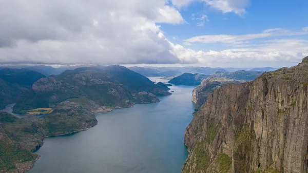 Vista desde el púlpito de preikestulen rock, Noruega —  Fotos de Stock