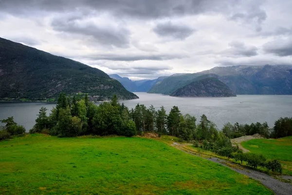 Hardangerfjord cerca de Odda, Noruega — Foto de Stock