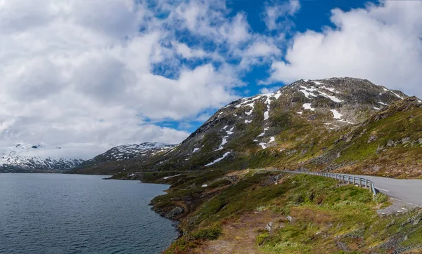 View of the lake Djupvatnet on the way to mount Dalsnibba — Stock Photo, Image