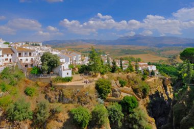 Ronda, İspanya Tajo Vadisi 'ndeki eski şehir manzarası.