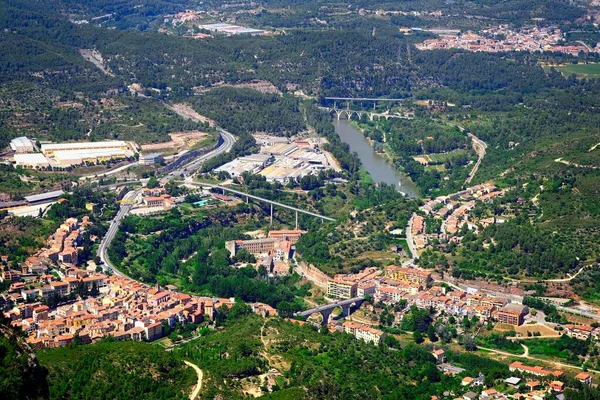 Uitzicht op het dorp El Mas Estarros vanuit Montserrat, Barcelona, Catalunya, Spanje, Europa — Stockfoto