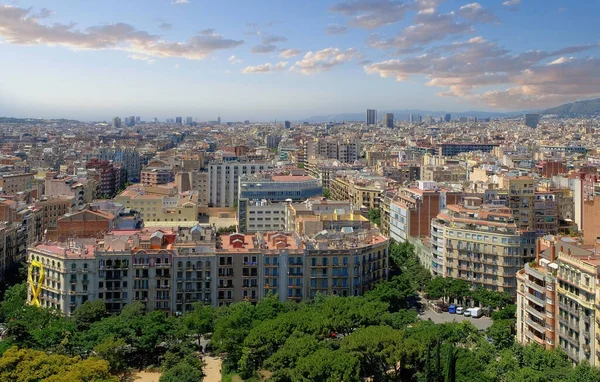Vista panorâmica da cidade de barcelona no dia ensolarado de verão. Espanha — Fotografia de Stock