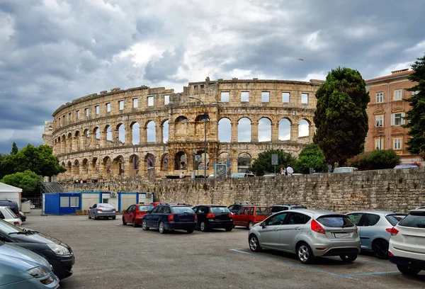 Ein Wandfragment der antiken römischen Amphitheater-Arena in Pula, Kroatien — Stockfoto