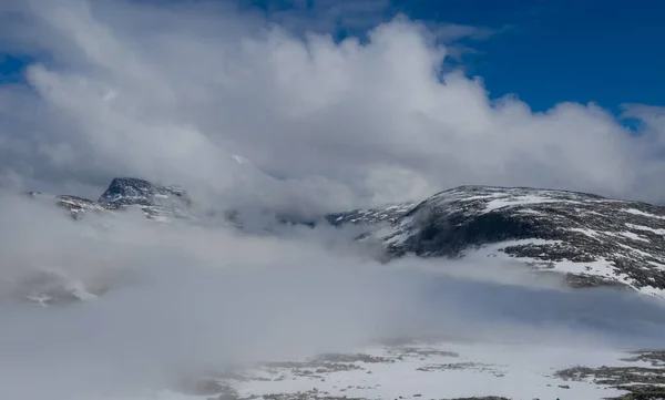 Vue aérienne du drone sur la montagne Dalsnibba. Paysage à Geiranger, Norvège en juillet 2019 — Photo