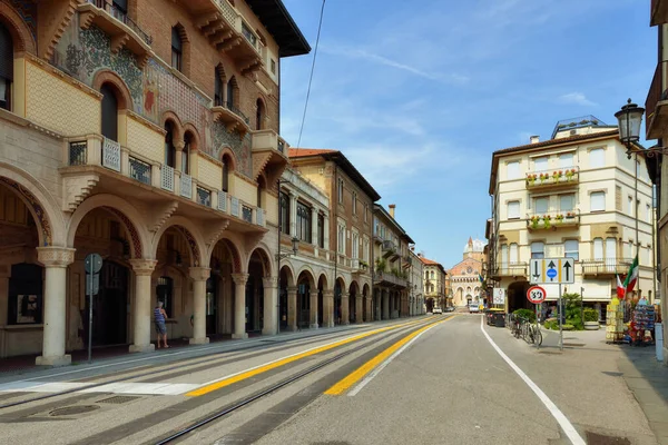 PADUA, ITALIA Municipio nel centro storico di Padova chiamato Palazzo Della Ragione in Piazza Delle Erbe, Italia. Giornata di sole a Padova, Italia — Foto Stock