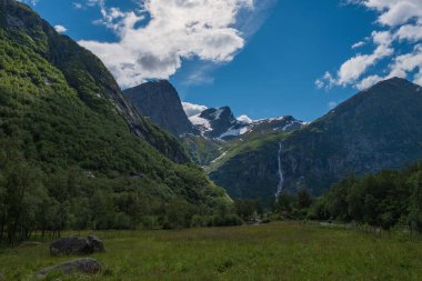 Briksdalsbreen, Norveç 'in Briksdalsbre kentinde yer alan bir buzul koludur. Temmuz 2019