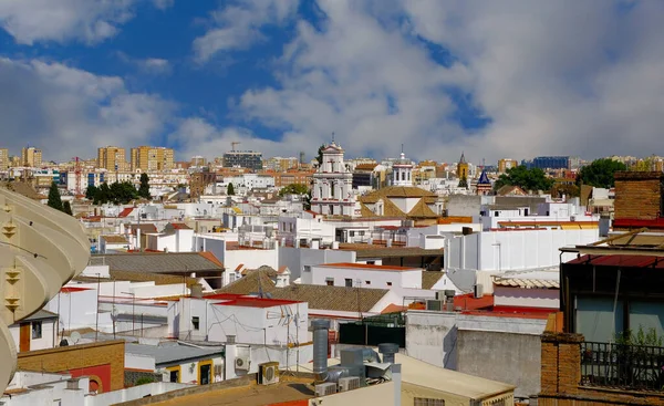 Do topo do Space Metropol Parasol Setas de Sevilla tem-se a melhor vista da cidade de Sevilha, Espanha. Ele fornece um ângulo único sobre o centro da cidade velha e da catedral . — Fotografia de Stock