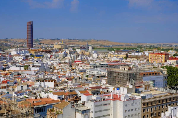 Do topo do Space Metropol Parasol Setas de Sevilla tem-se a melhor vista da cidade de Sevilha, Espanha. Ele fornece um ângulo único sobre o centro da cidade velha e da catedral . — Fotografia de Stock