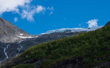 Briksdalsbreen, Norveç 'in Briksdalsbre kentinde yer alan bir buzul koludur. Temmuz 2019