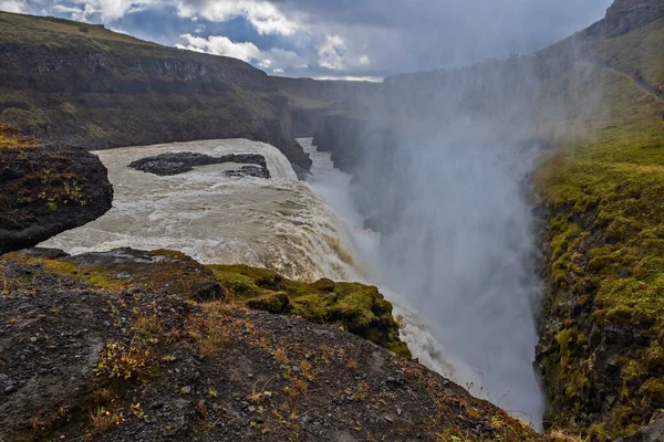 Fantastiskt Gullfoss vattenfall med regnbåge på Island. September 2019 — Stockfoto