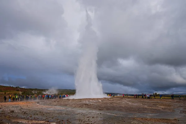 Виверження Строккур Гайсір, Золоте коло, Ісландія. Вересень 2019 — стокове фото
