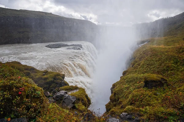 Csodálatos Gullfoss vízesés szivárvánnyal Izlandon. 2019. szeptember — Stock Fotó