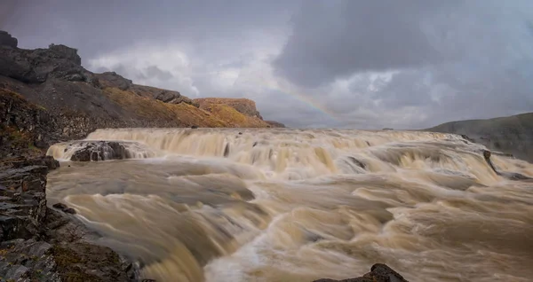 アイスランドの虹で素晴らしいガルフクロス滝。長時間露光2019年9月 — ストック写真