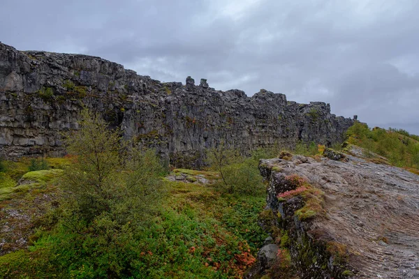 Parque Nacional Thingvellir - zona famosa en Islandia justo en el lugar donde se encuentran las placas tectónicas atlánticas. UNESCO Patrimonio de la Humanidad. Septiembre 2019 — Foto de Stock