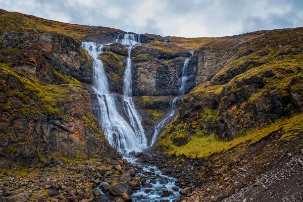 Vodopád Rjukandi, Island. Září 2019. oblačný den. — Stock fotografie