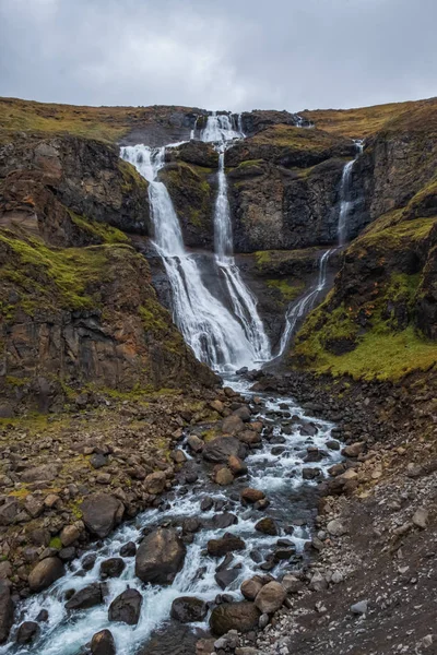 Cascada de Rjukandi, Islandia. Septiembre 2019. día nublado . — Foto de Stock