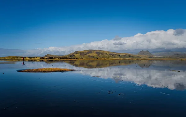 Baie lors d'une sortie, situé près de la plage noire Reynisfjara et le village de Vik. Sudurland, Islande, Europe. septembre 2019 — Photo