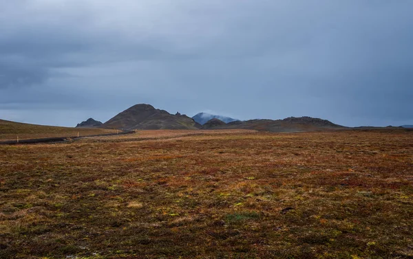 位于Krafla火山附近的Leirhnjukur地热山谷的冻结熔岩场。 地址：valley Leirhnjukur, Myvatn region, North part of Iceland, Europe. 2019年9月 — 图库照片