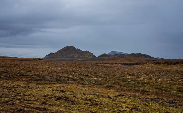 位于Krafla火山附近的Leirhnjukur地热山谷的冻结熔岩场。 地址：valley Leirhnjukur, Myvatn region, North part of Iceland, Europe. 2019年9月 — 图库照片