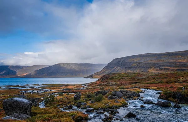 Isafjordur - fjord väster om Island. September 2019 — Stockfoto