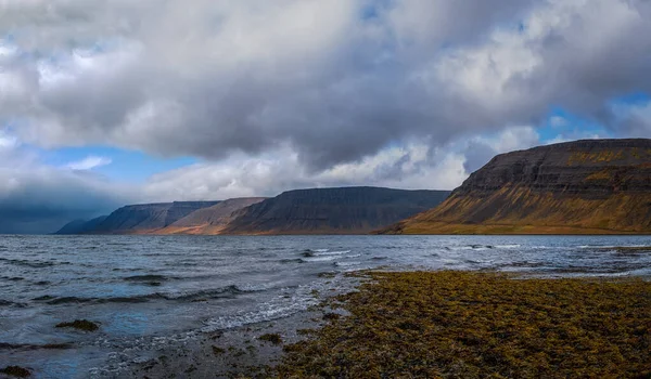 Isafjordur, İzlanda 'nın batısında fiyort. Eylül 2019 — Stok fotoğraf