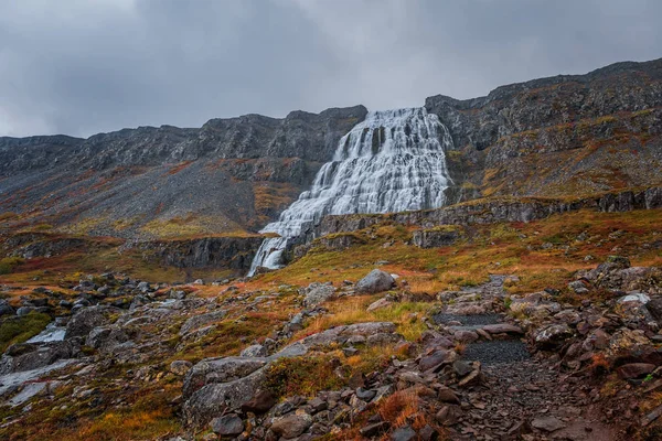 Водопад Дынджанди на западных фьордах Исландии. Сентябрь 2019 — стоковое фото