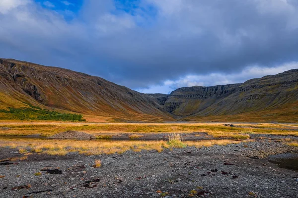 9月のアイスランド,西フィヨルドのPatreksfjordurで9月の日 — ストック写真